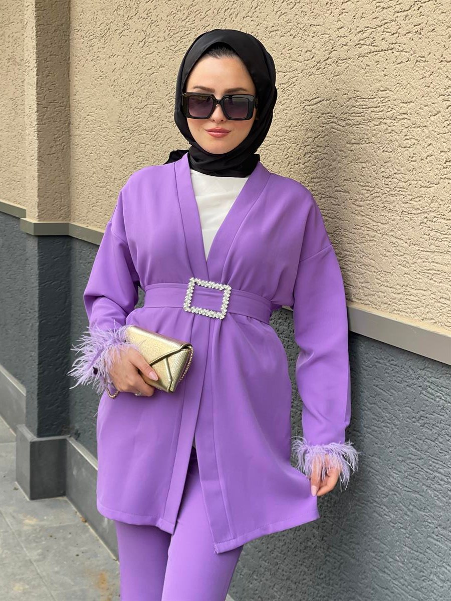 Kolları Tüylü Taş Kemerli Pantolonlu Takım Lila
