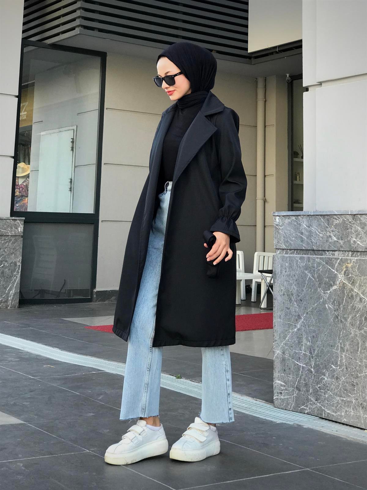 Kolu Fırfırlı Trençkot Siyah