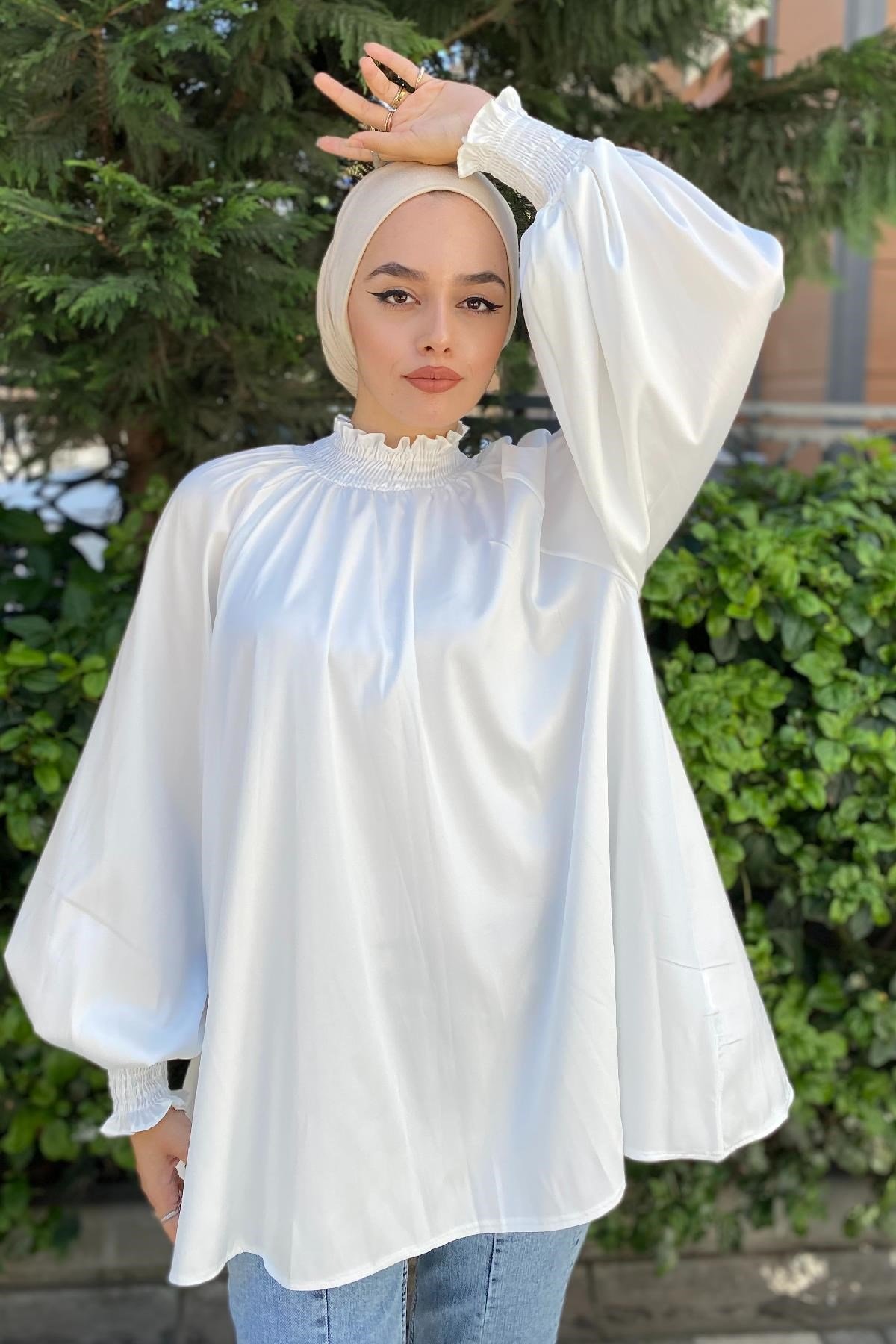 Kolu ve Boynu Büzgülü Tunik Beyaz