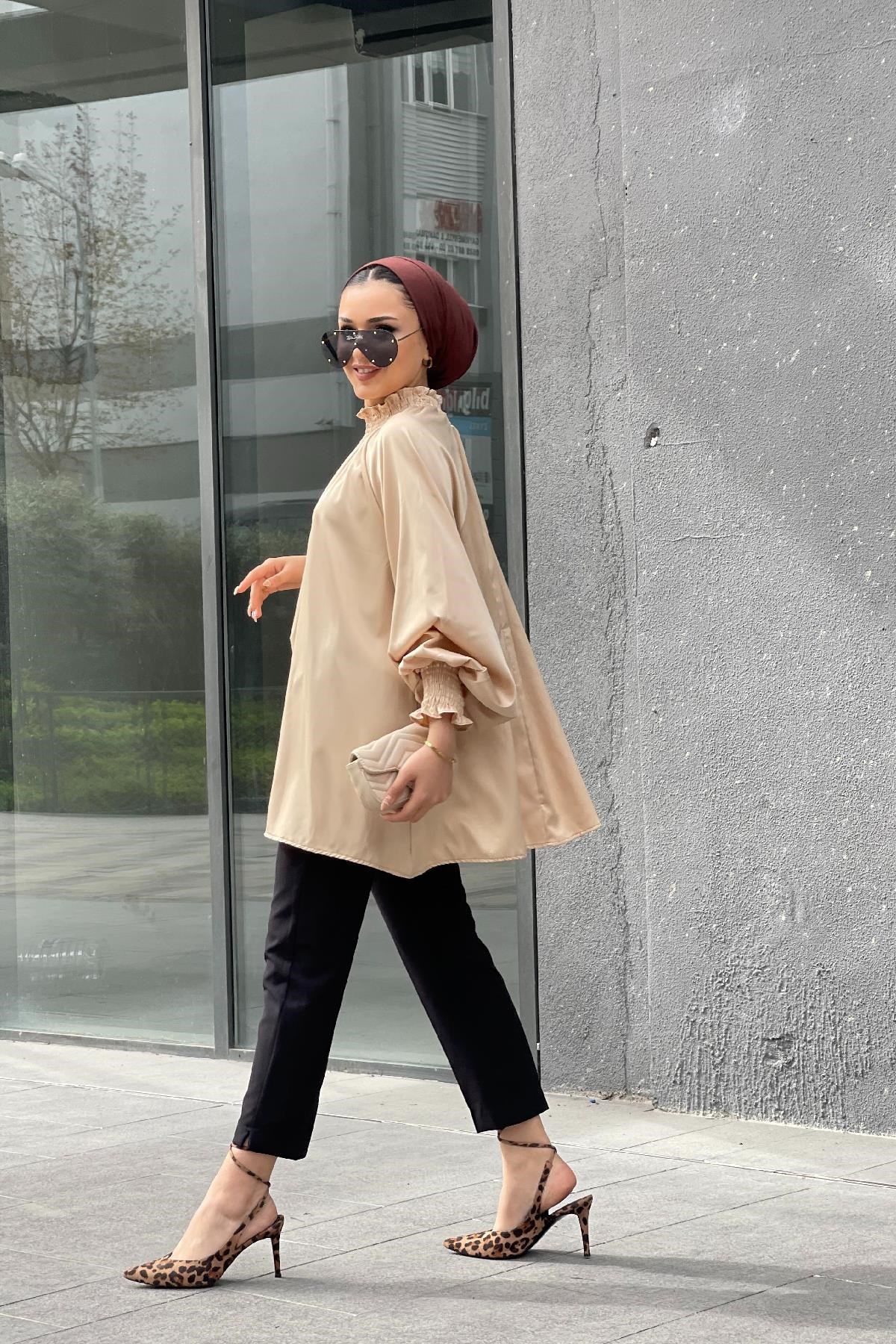 Kolu ve Boynu Büzgülü Tunik Vizon