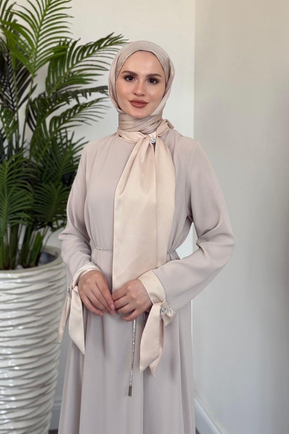 Lavinya Boynu Fiyonk Abiye Krem
