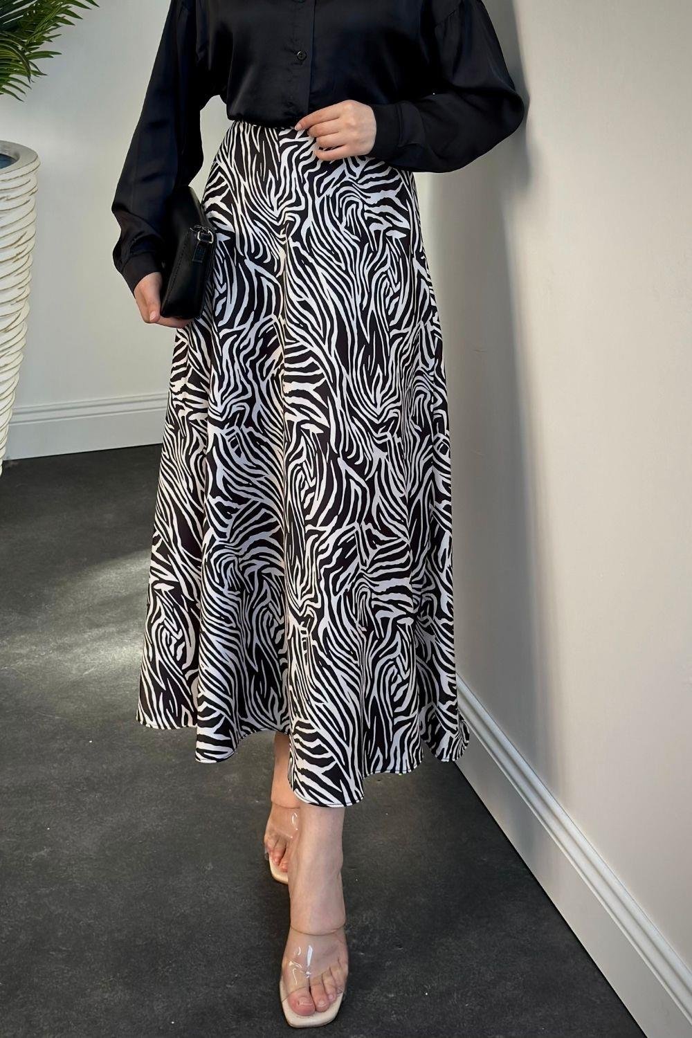 Liliya Zebra Desen Saten Etek Siyah