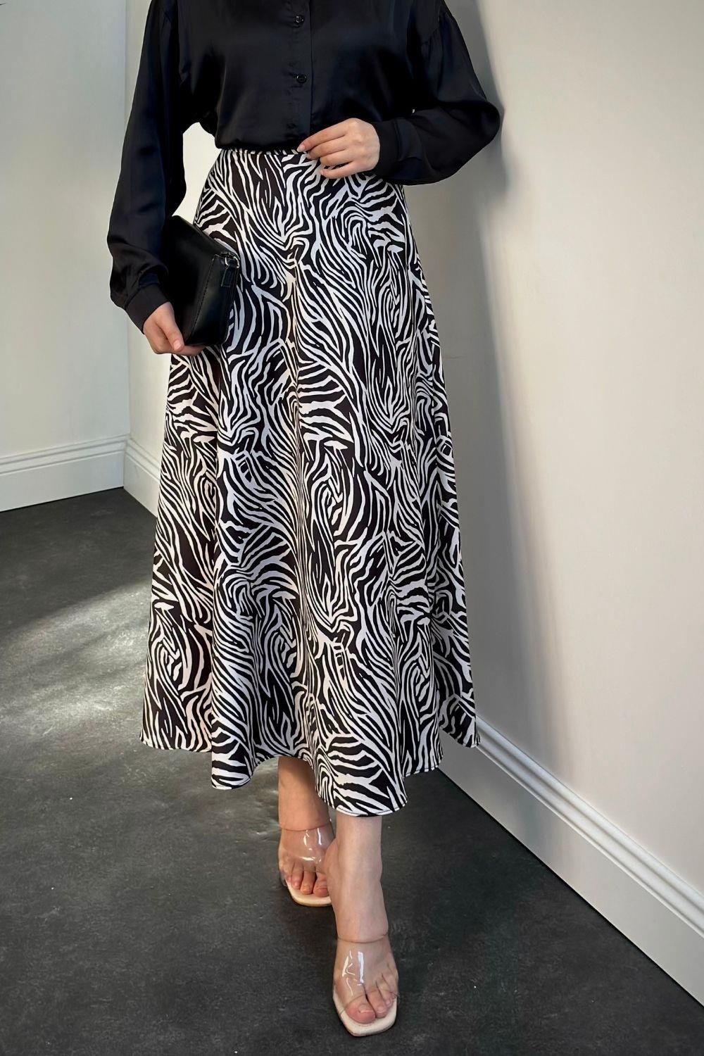 Liliya Zebra Desen Saten Etek Siyah