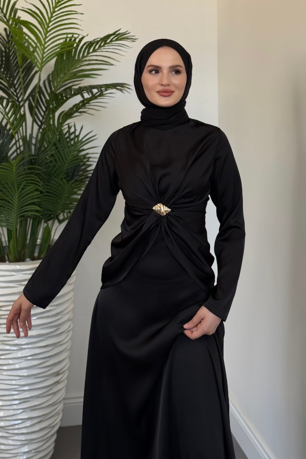 Naree Önden Tokalı Saten Abiye Siyah