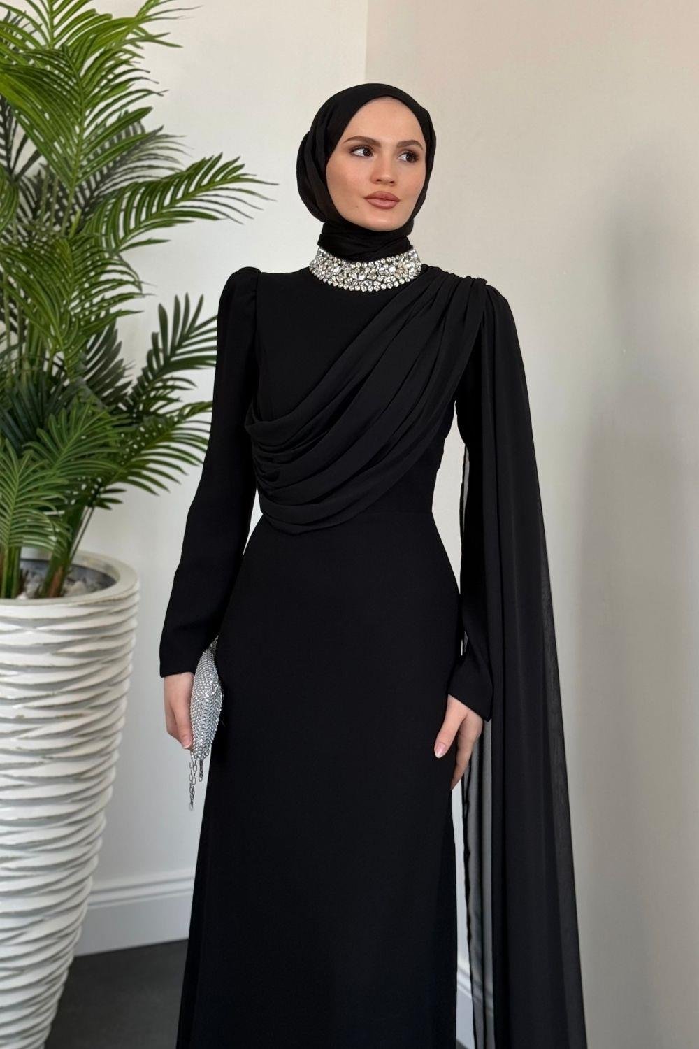 Olara Yandan Pelerinli Abiye Siyah 
