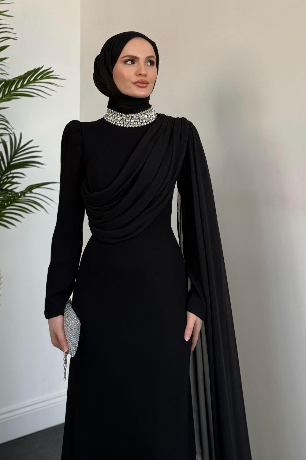 Olara Yandan Pelerinli Abiye Siyah 