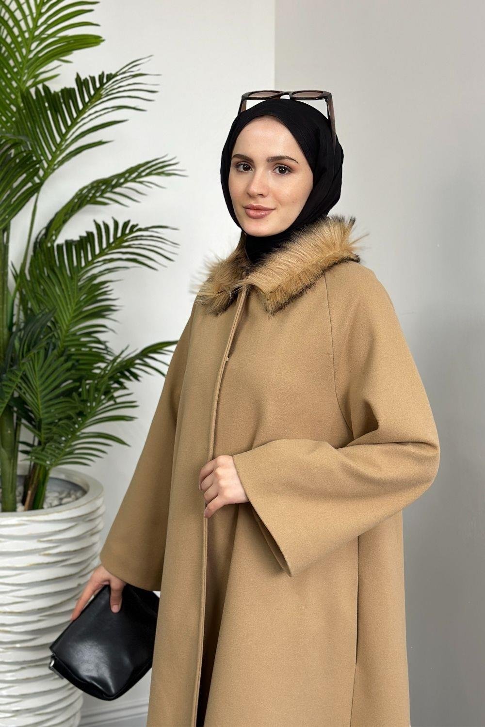 Oliwer Yakası Kürklü Astarlı Kaşe Kaban Camel
