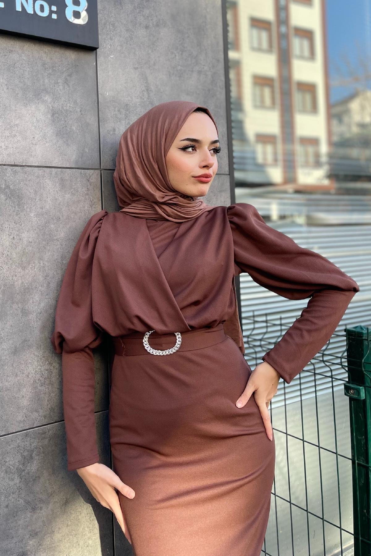 Önü Çapraz Kemerli Elbise Kahverengi