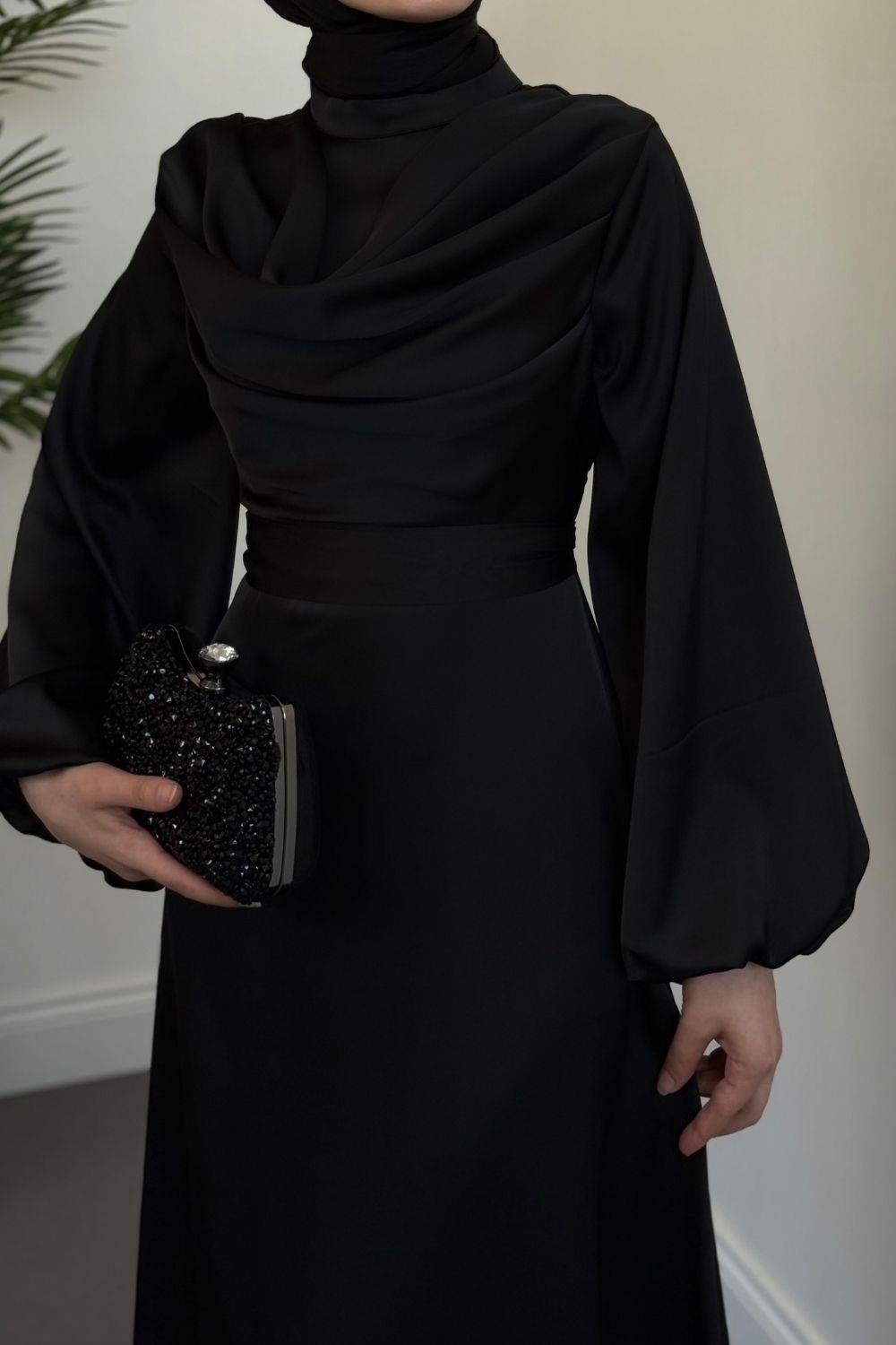 Oriana Degaje Yaka Kuyruklu Abiye Siyah
