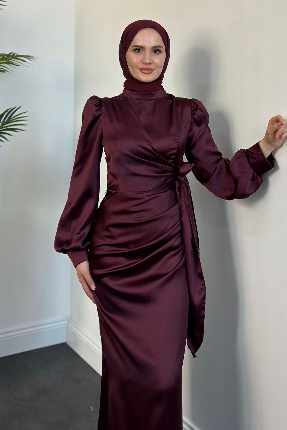 Orlenda Drape Detay Balık Saten Abiye Mürdüm