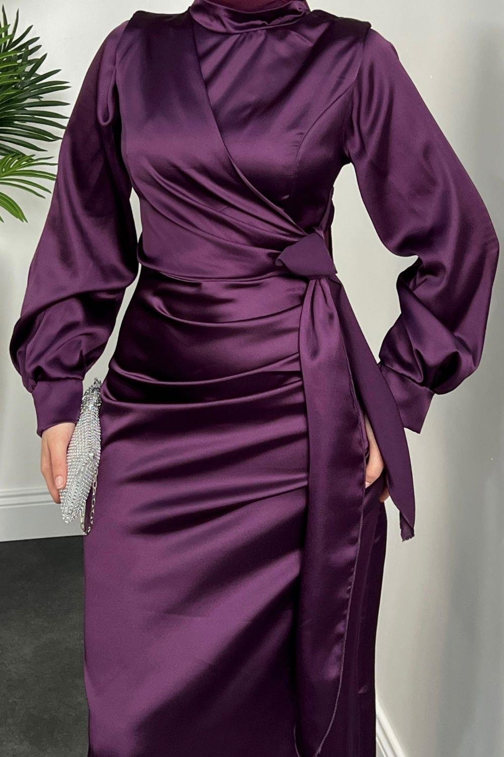 Orlenda Drape Detay Balık Saten Abiye Mor