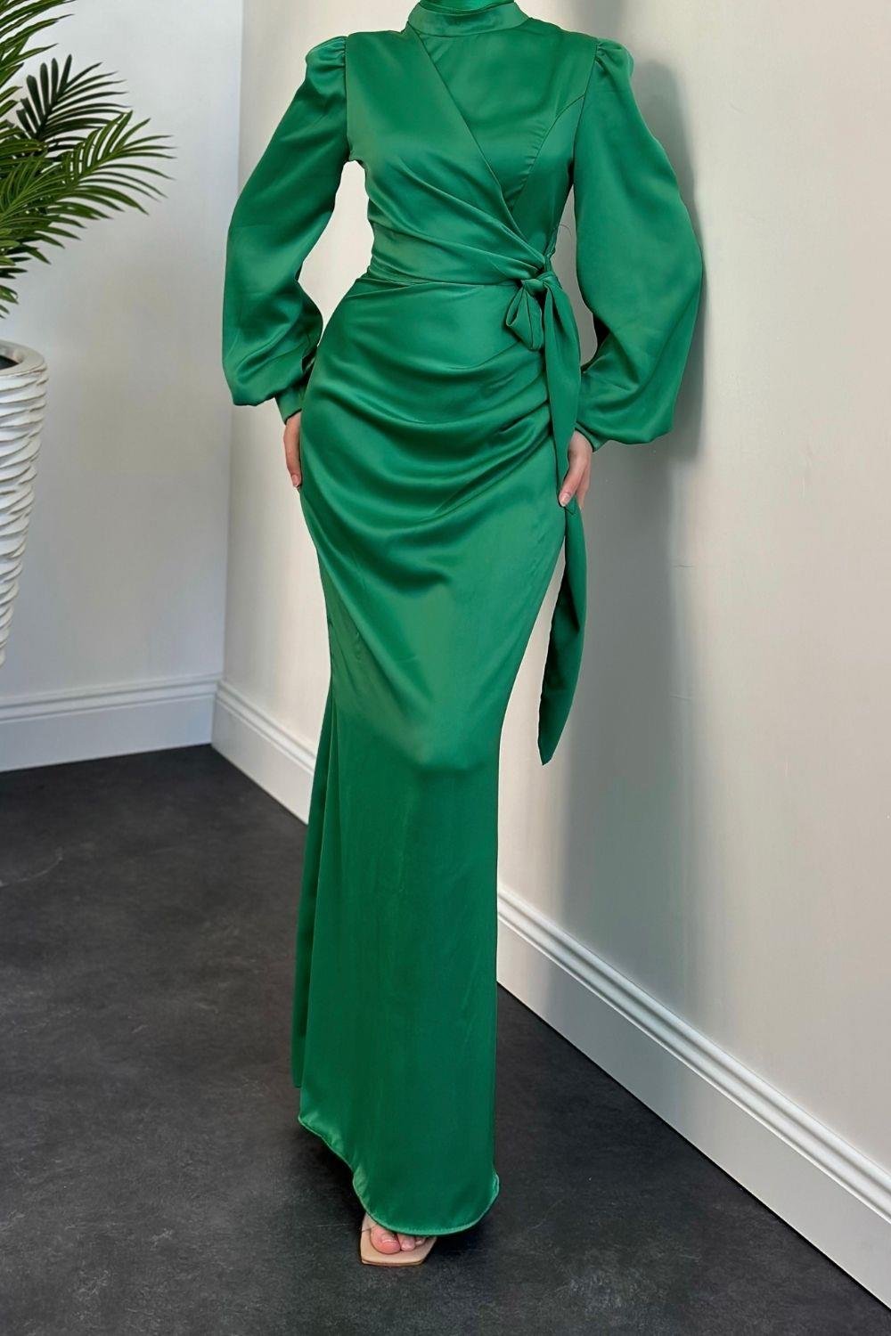 Orlenda Drape Detay Balık Saten Abiye Benetton
