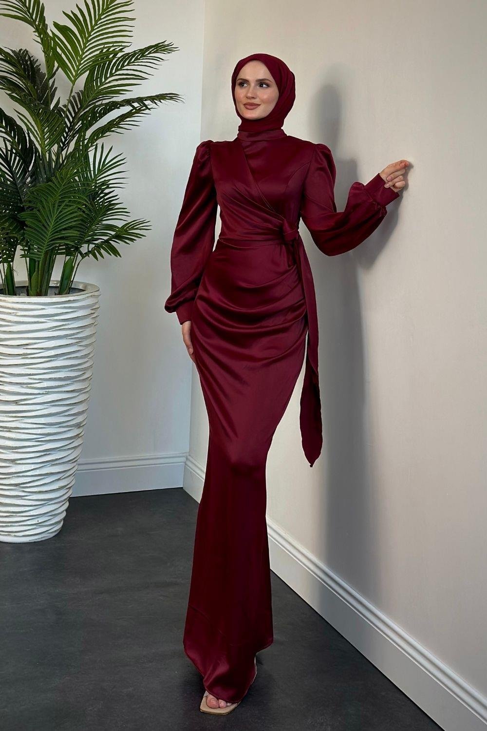 Orlenda Drape Detay Balık Saten Abiye Kızılçık