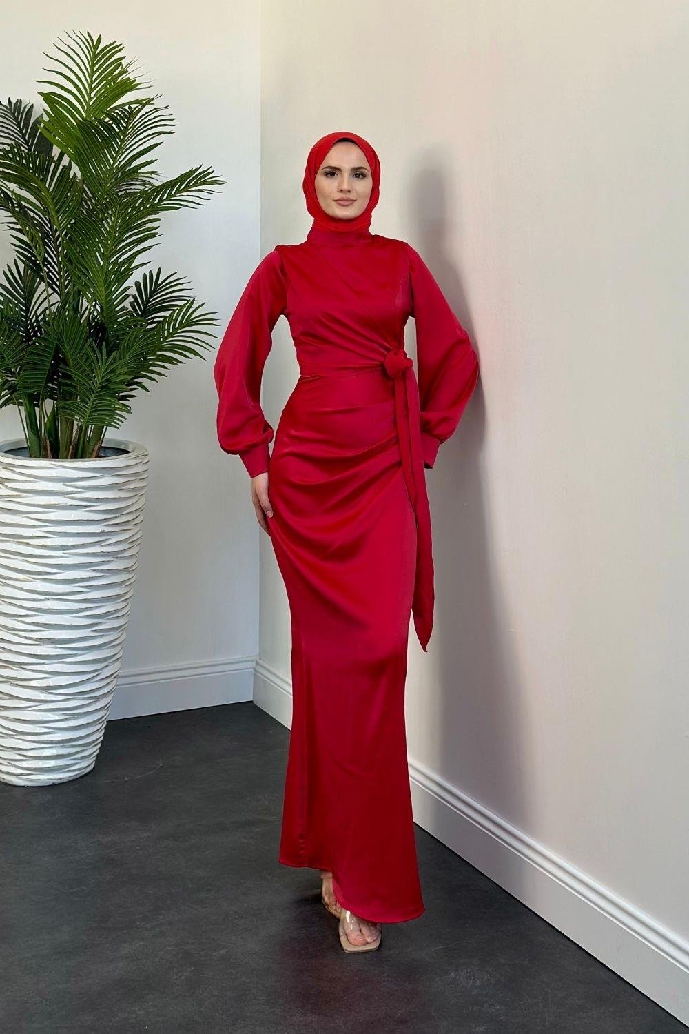 Orlenda Drape Detay Balık Saten Abiye Kırmızı