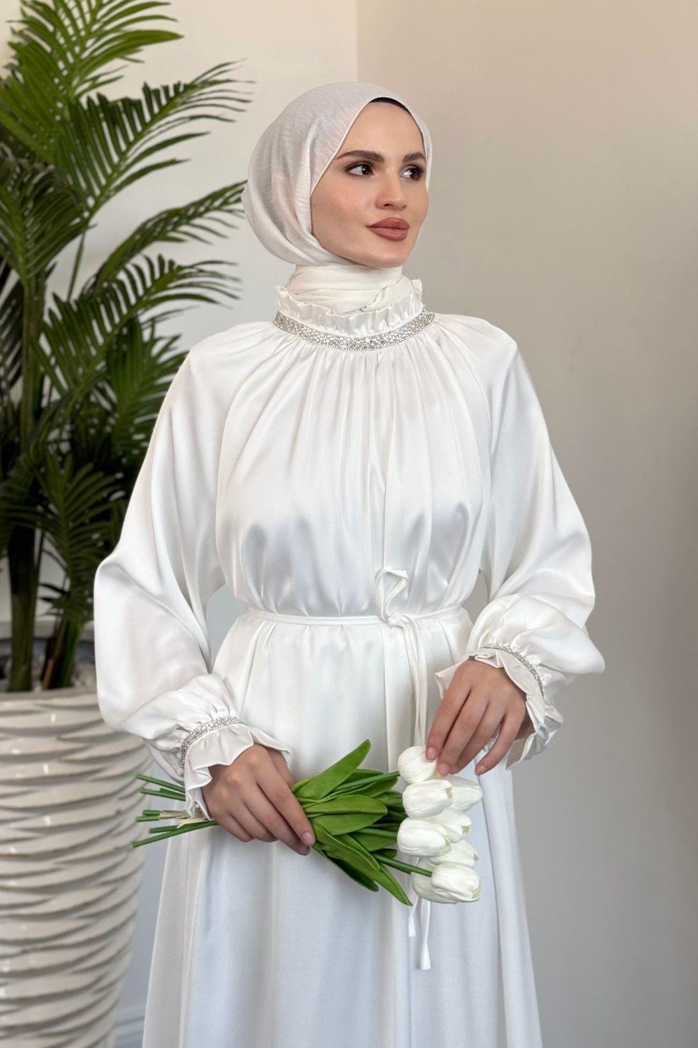 Rozie Kolları Ve Boynu Taşlı Abiye Beyaz