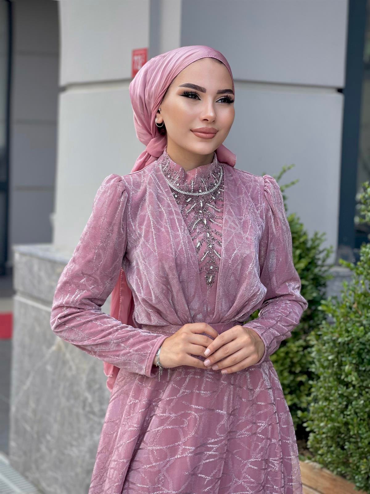 Şahmaran Önü Taşlı Abiye Pudra