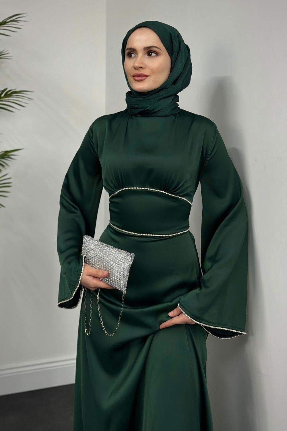 Vlasi Kolu Ve Beli Baget Taşlı Saten Abiye Zümrüt