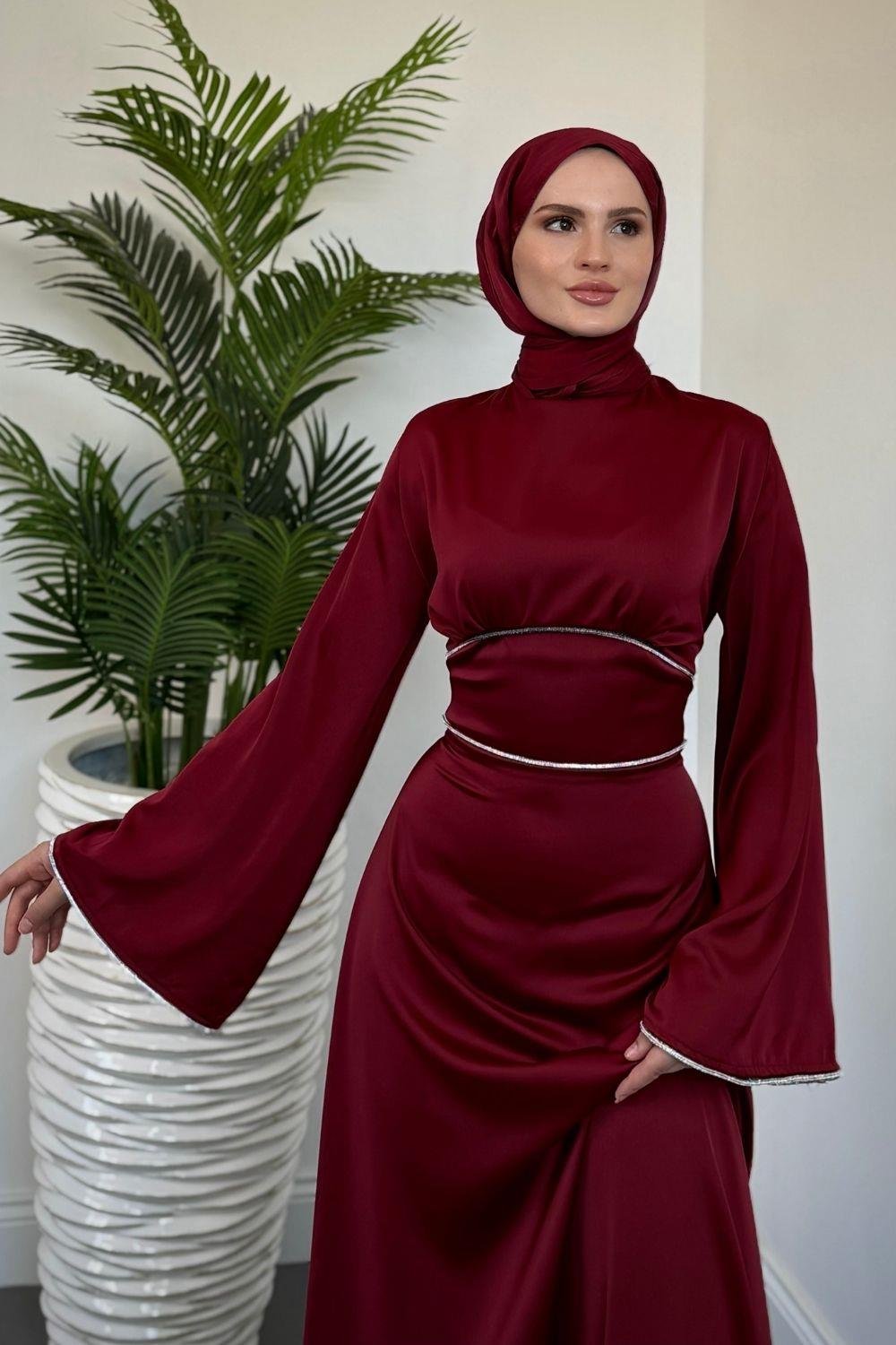 Vlasi Kolu Ve Beli Baget Taşlı Saten Abiye Bordo