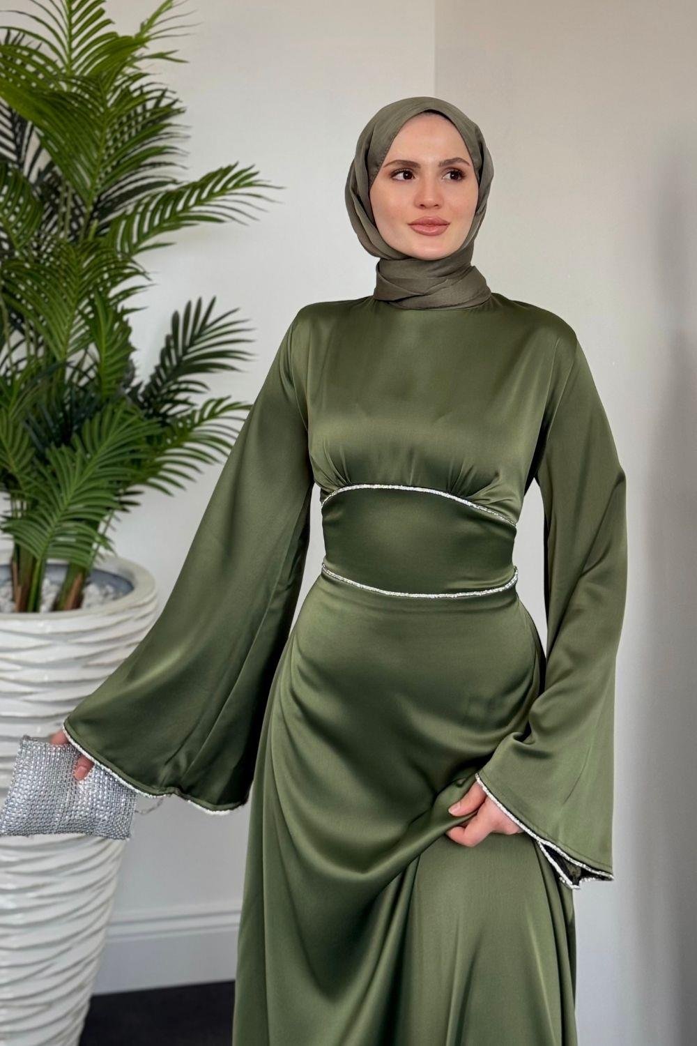 Vlasi Kolu Ve Beli Baget Taşlı Saten Abiye Haki