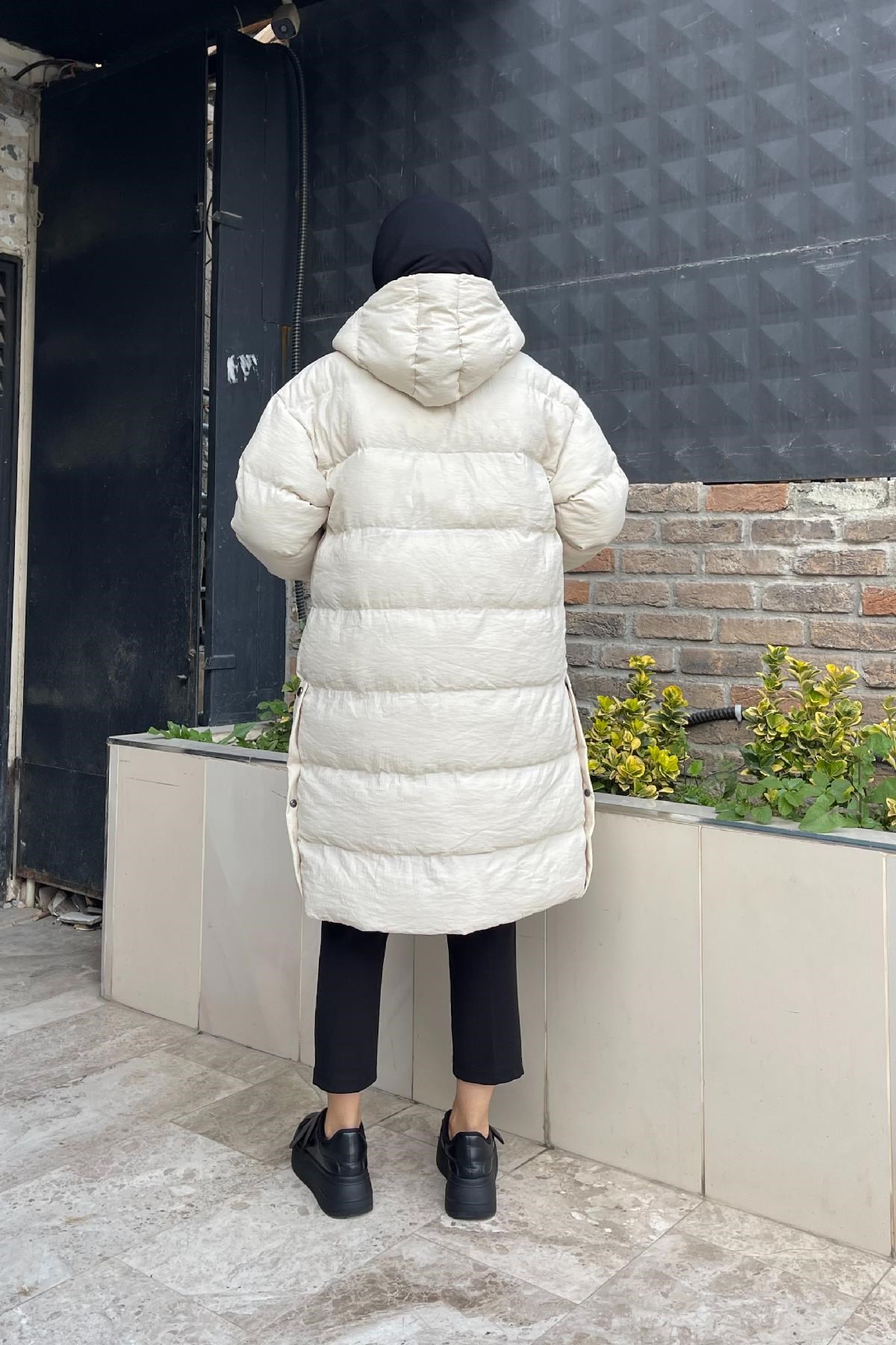 Yanı Çıtçıtlı Mont Ekru