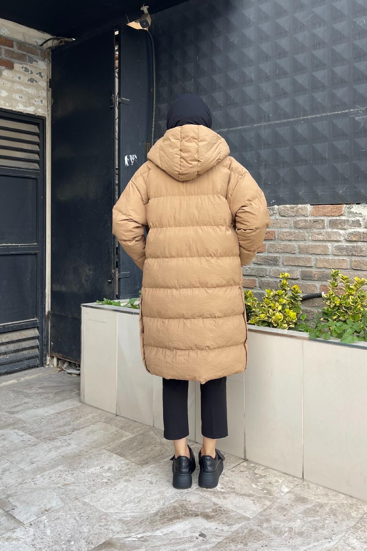 Yanı Çıtçıtlı Mont SütlüKahve