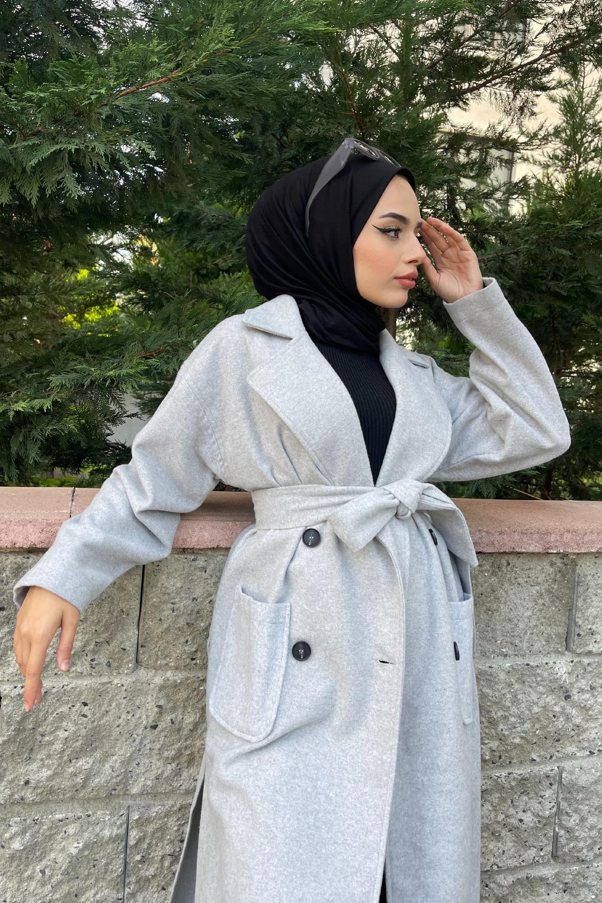 Yanı Düğmeli Kuşaklı Kaban Gri