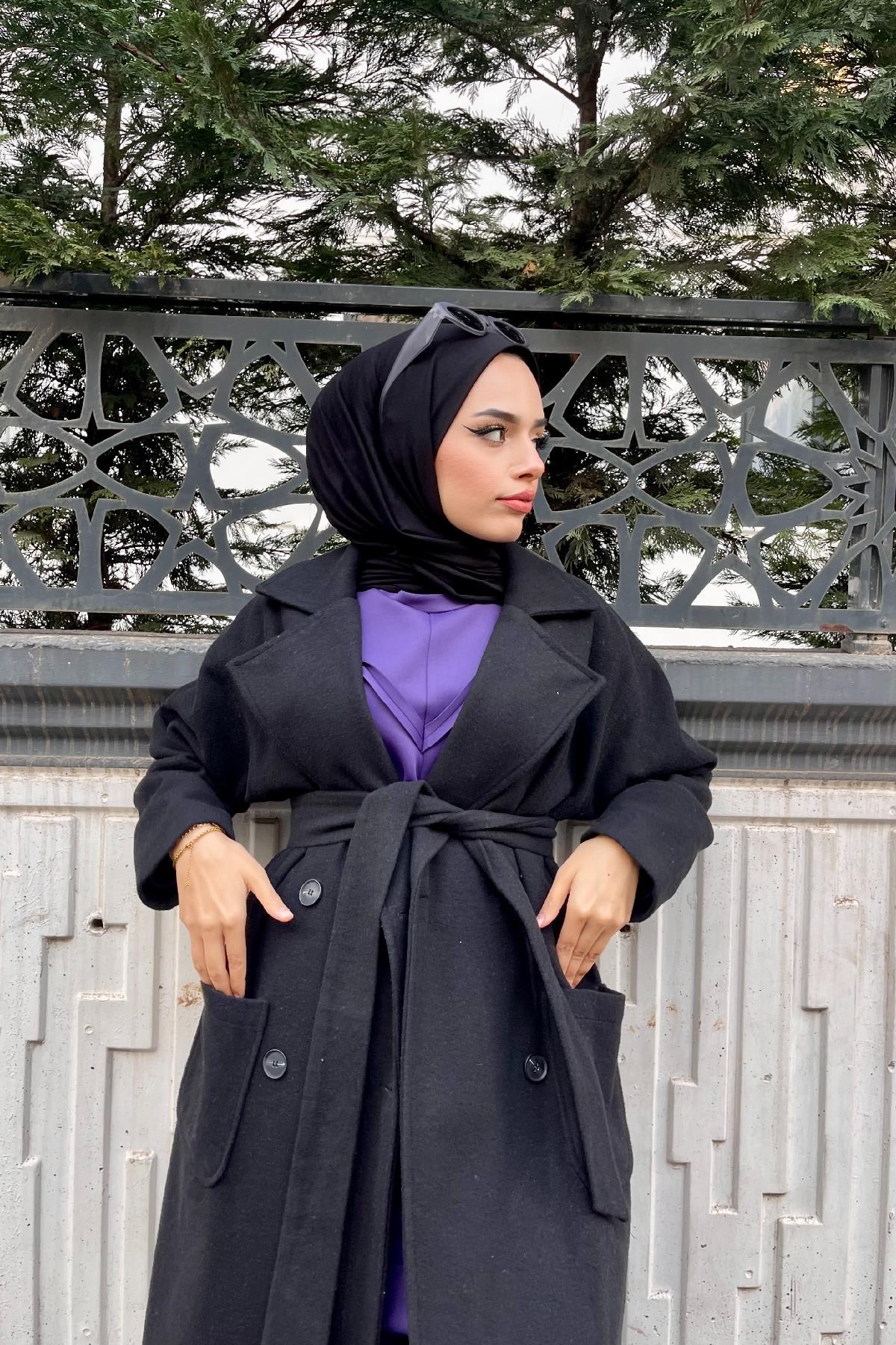 Yanı Düğmeli Kuşaklı Kaban Siyah