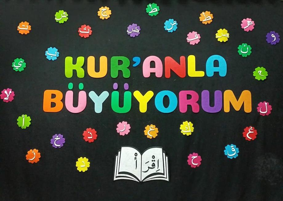 Çiçekli Kur'anla büyüyorum panosu