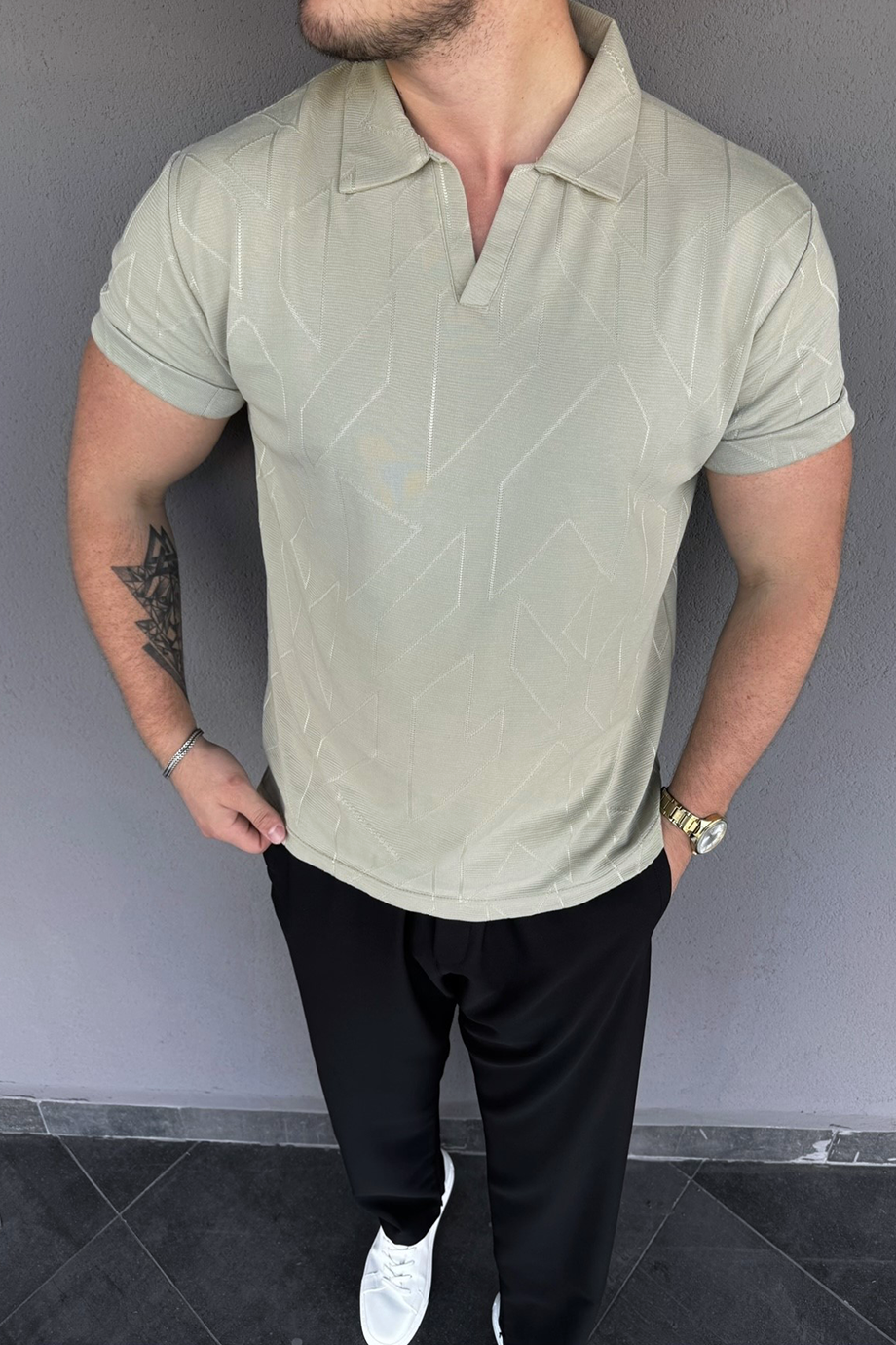 MİNT KENDİNDEN DESENLİ AÇIK YAKA T-SHİRT