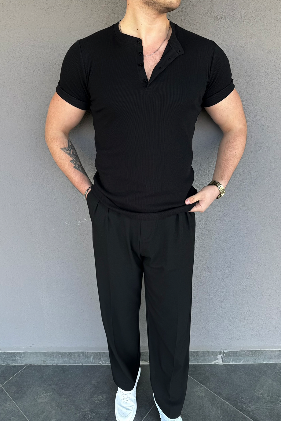 SİYAH HAKİM YAKA DÜĞMELİ TRİKO T-SHİRT