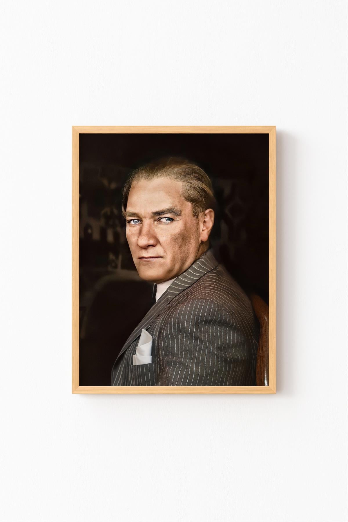 Atatürk Portresi Bakış Mustafa Kemal Çizgili Takım Cep Mendili Ofis Dekor Renklendirilmiş Portre Çerçeveli Tablo – Naturel Çerçeve
