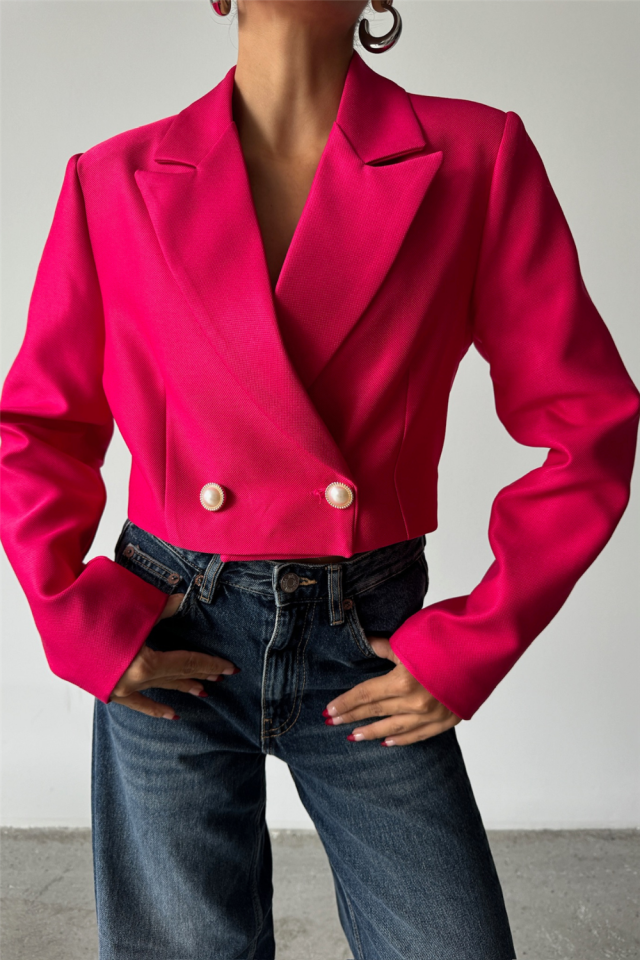 ARKASI İNCİ DÜĞME DETAYLI CROP CEKET - Fuşya