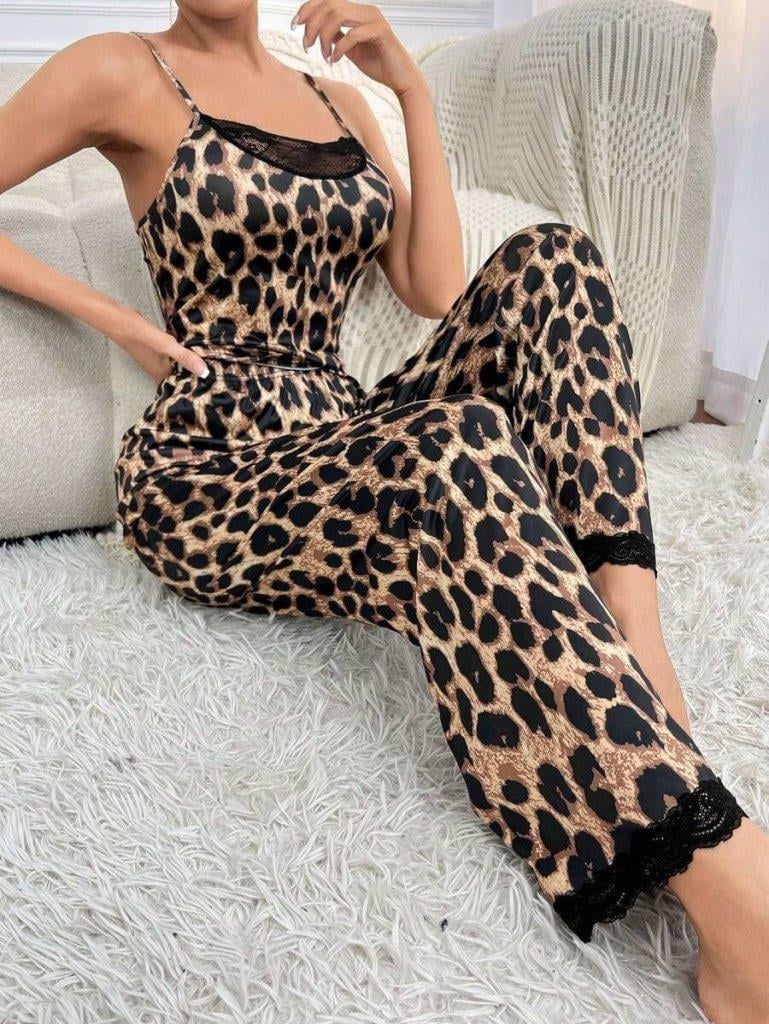 Kadın Ip Askılı Yakası Dantelli Bluz Ve Pijama Sandy Ikili Takım