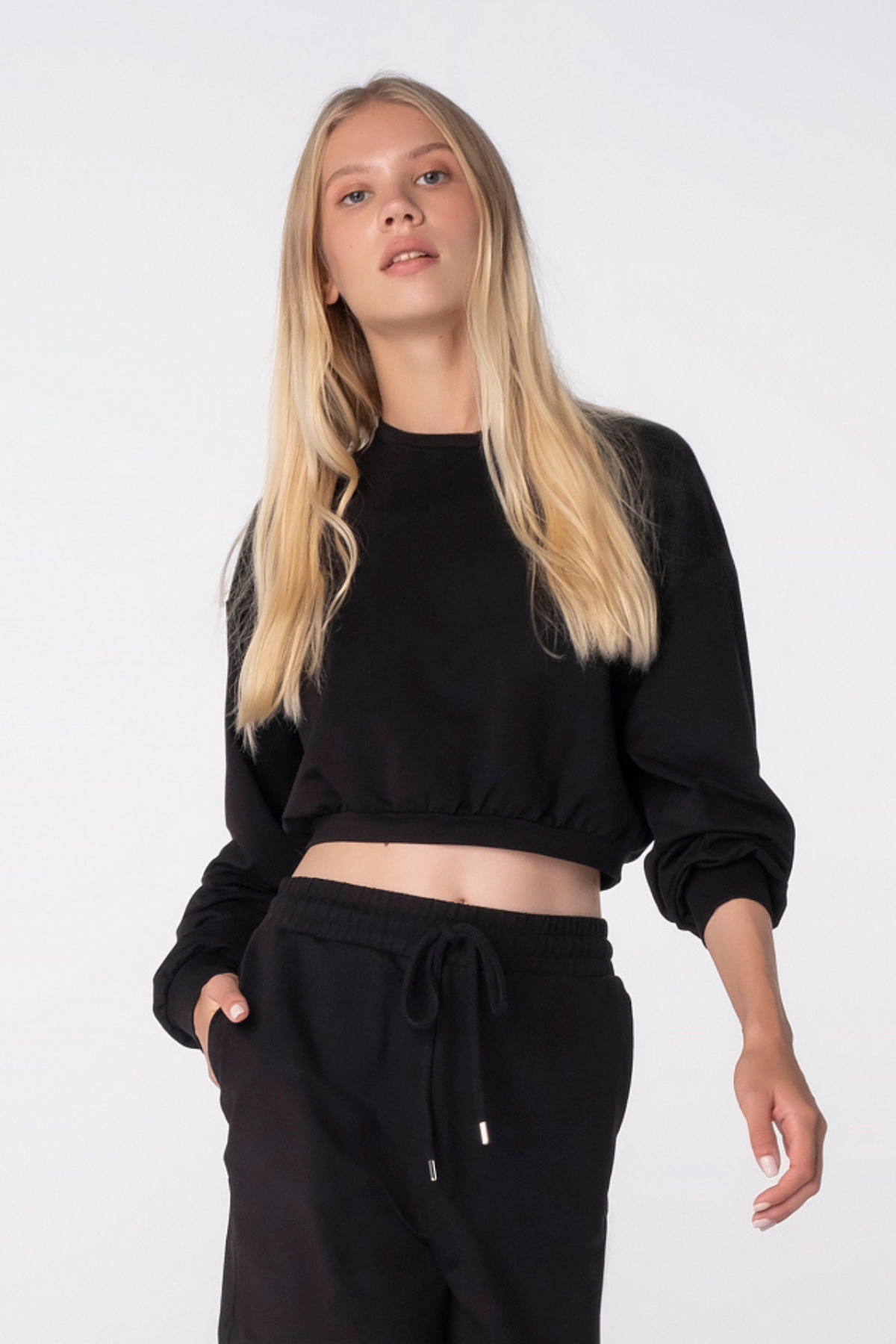 Faye, Uzun Kollu, Organik Kumaşlı, Siyah Cropped Sweatshirt