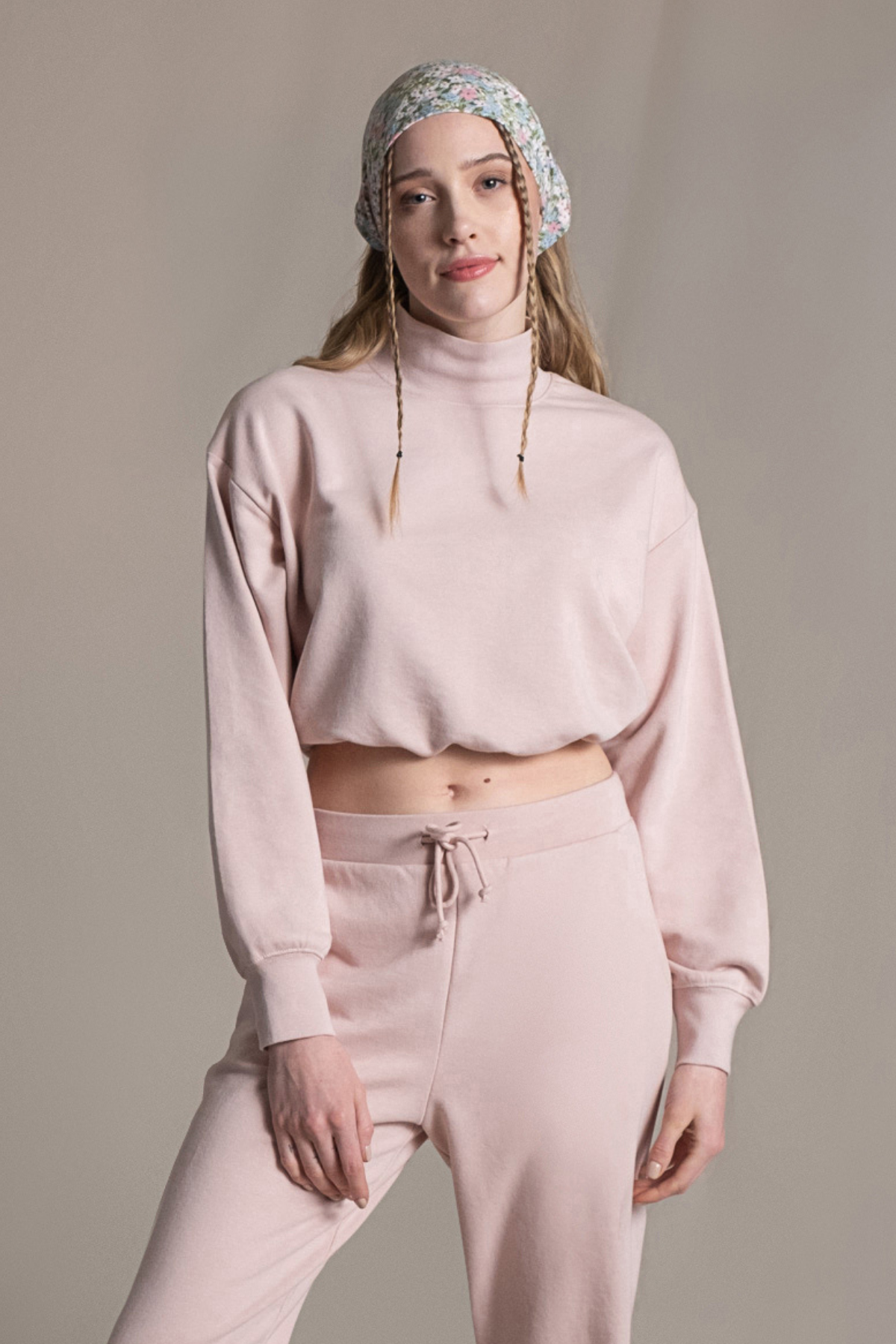 Kate, Büzgü Detaylı, Organik Kumaşlı, Pudra Renkli, Cropped Sweatshirt