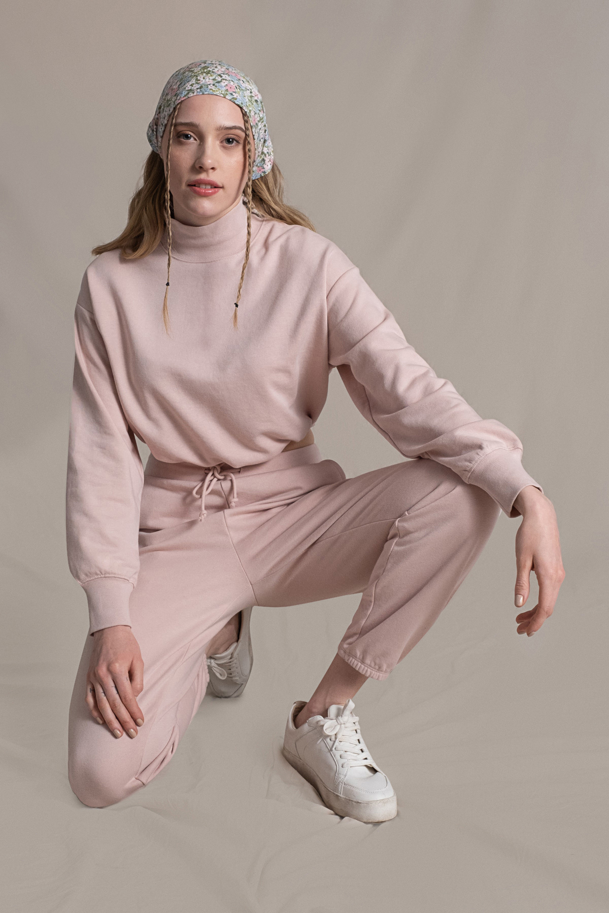 Kate, Büzgü Detaylı, Organik Kumaşlı, Pudra Renkli, Cropped Sweatshirt