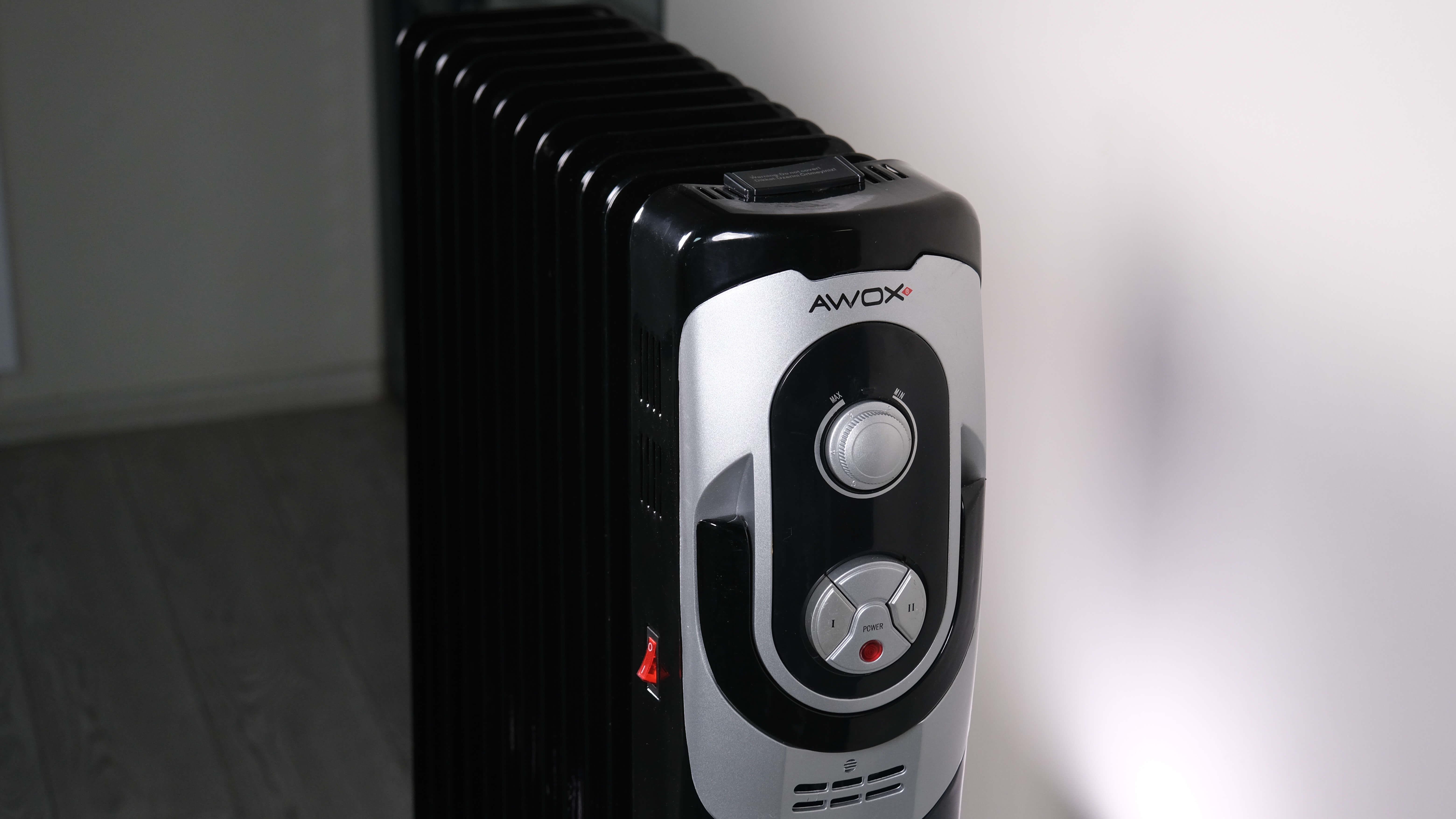 TICARIURUN-00673Awox 12F Dilim Plus Fanlı 2900 W Yağlı Radyatör Siyah