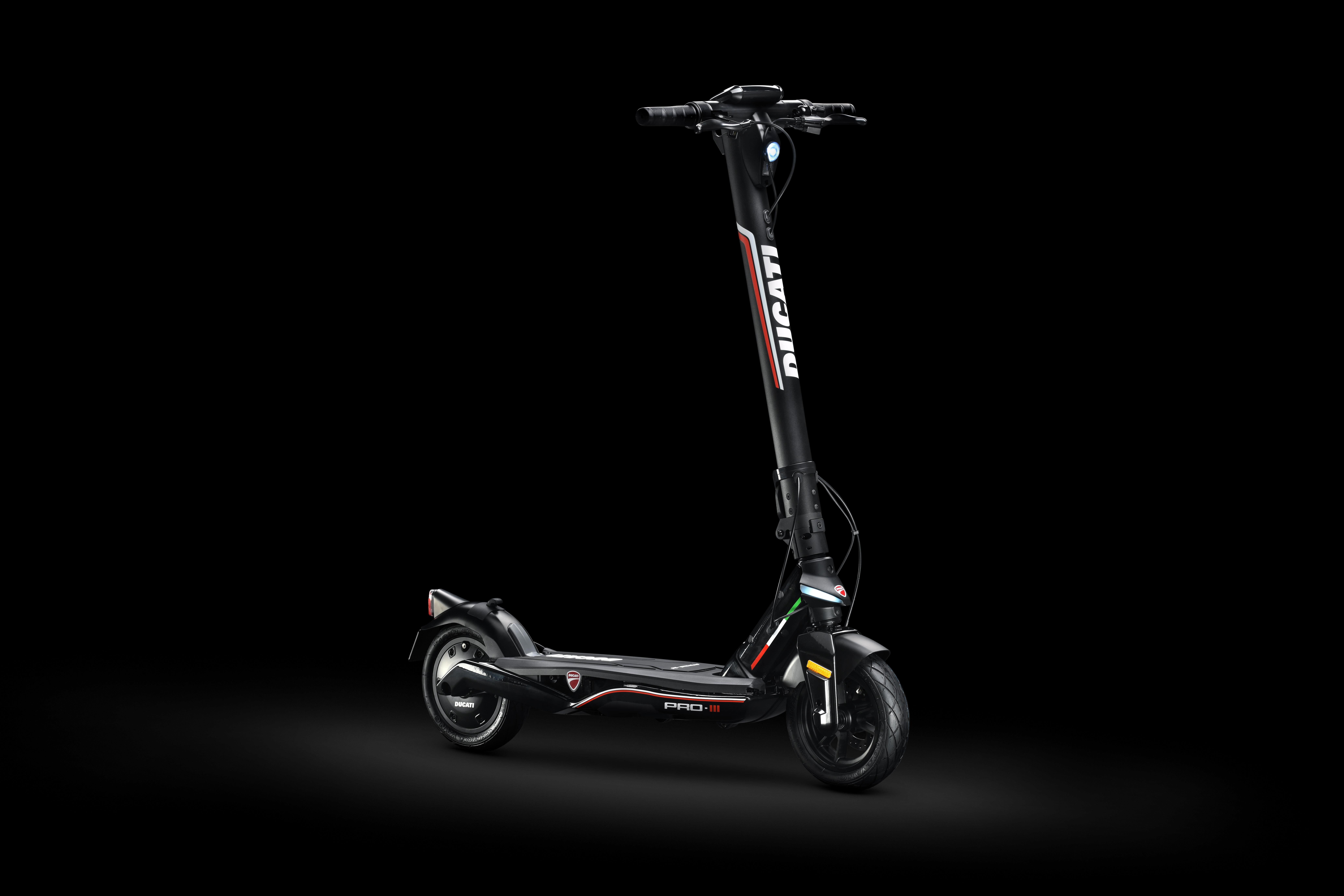 Ducati Pro III Elektirikli Scooter 