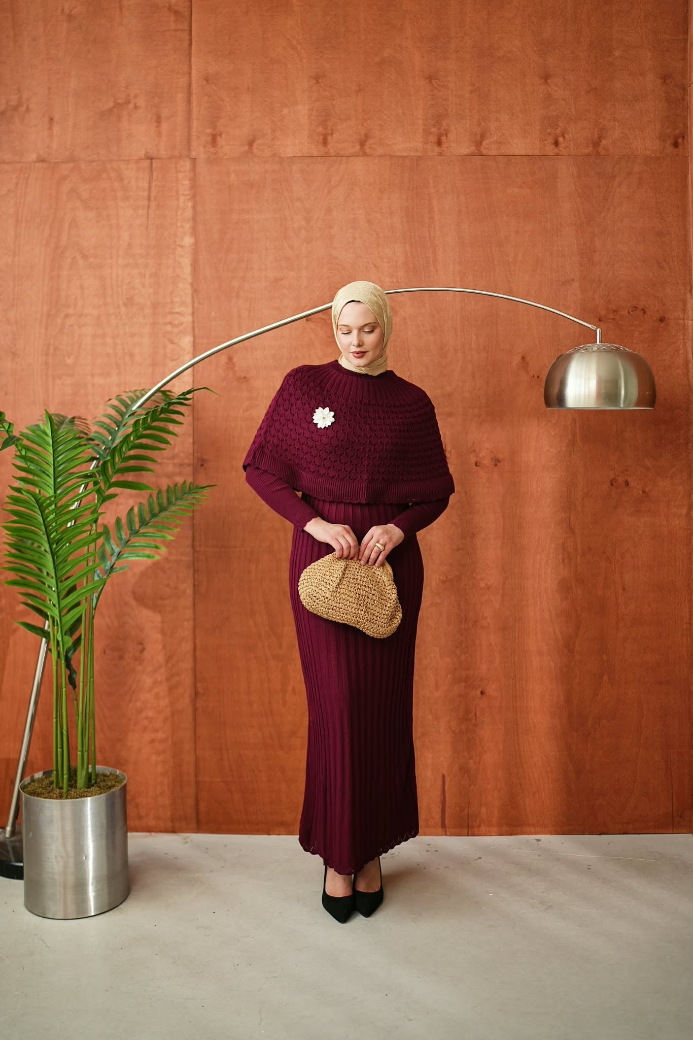 Bordo Ajurlu Pelerin Çiçek Broşlu Triko