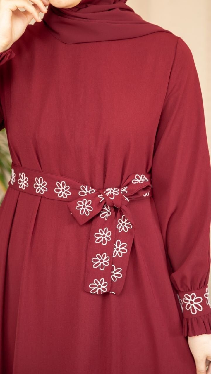 Bordo Manşet ve Kemeri Nakışlı Elbise 5136