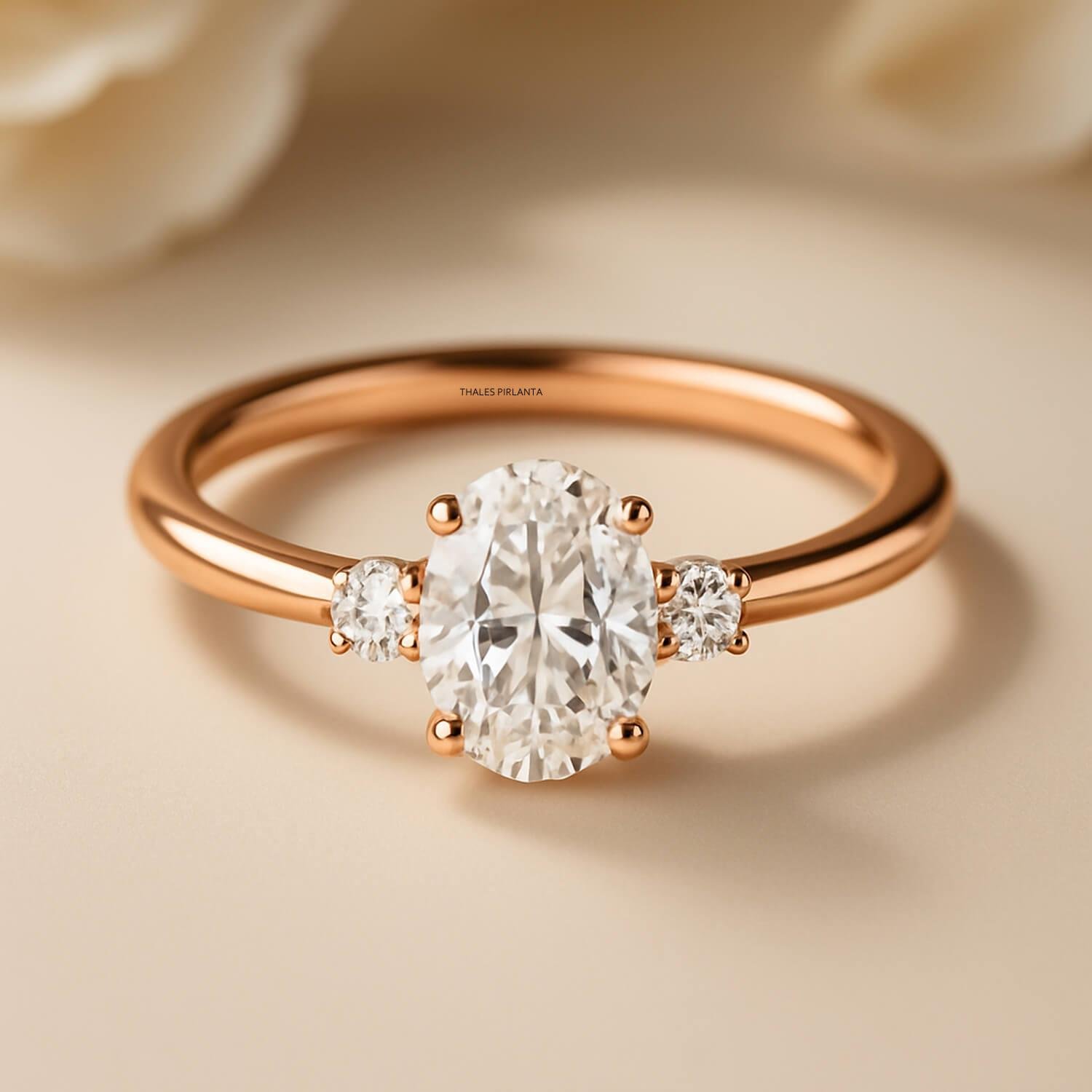 0.35 Karat F Renk Pırlanta Tektaş Oval Kesim Yüzük