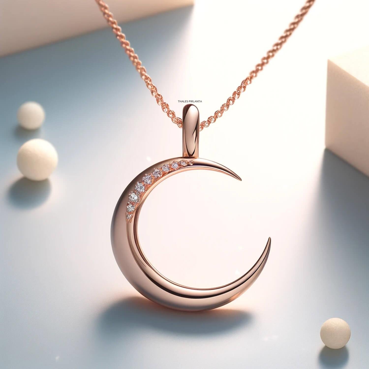 0,10 Karat Pırlanta Hilal Ay Kolye