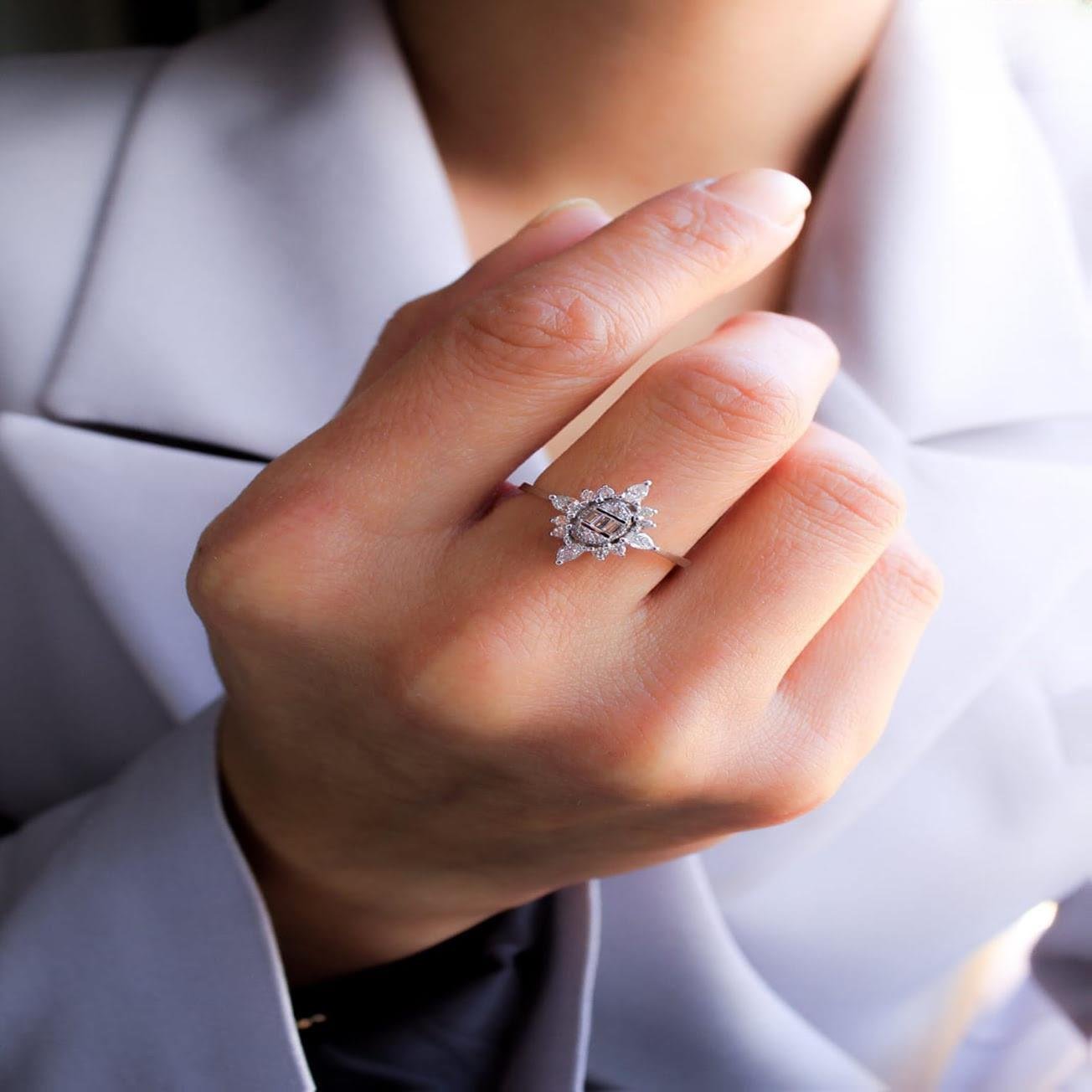 Damla Pırlantalı Baget Yüzük 0,37 Karat