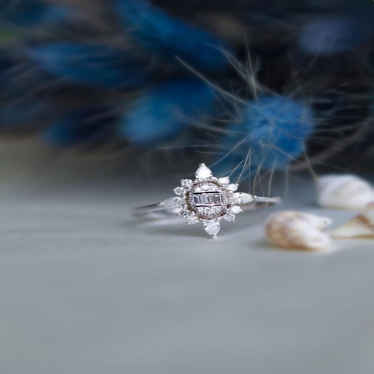 Damla Pırlantalı Baget Yüzük 0,37 Karat