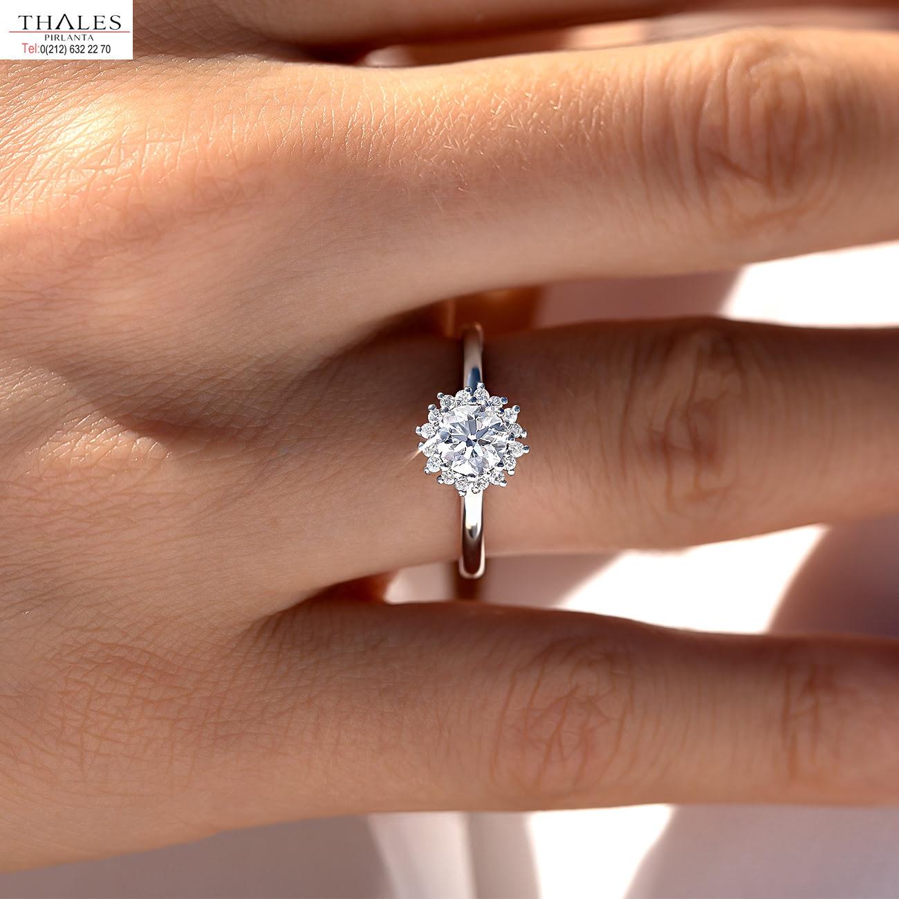 Evlilik Teklifi Yüzüğü GIA Sertifikalı 0,83 Karat D SI2