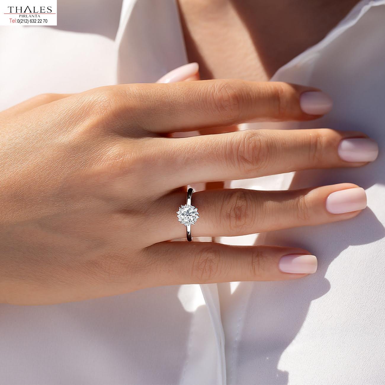 Evlilik Teklifi Yüzüğü GIA Sertifikalı 0,83 Karat D SI2