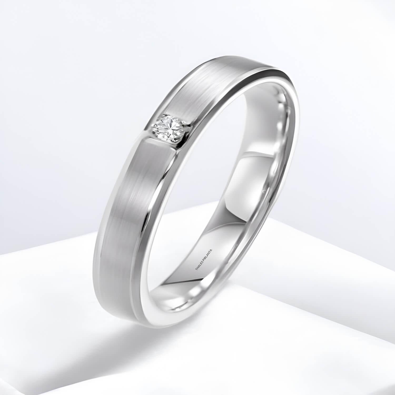 0,03 Karat E Renk Pırlantalı Nişan Yüzükleri