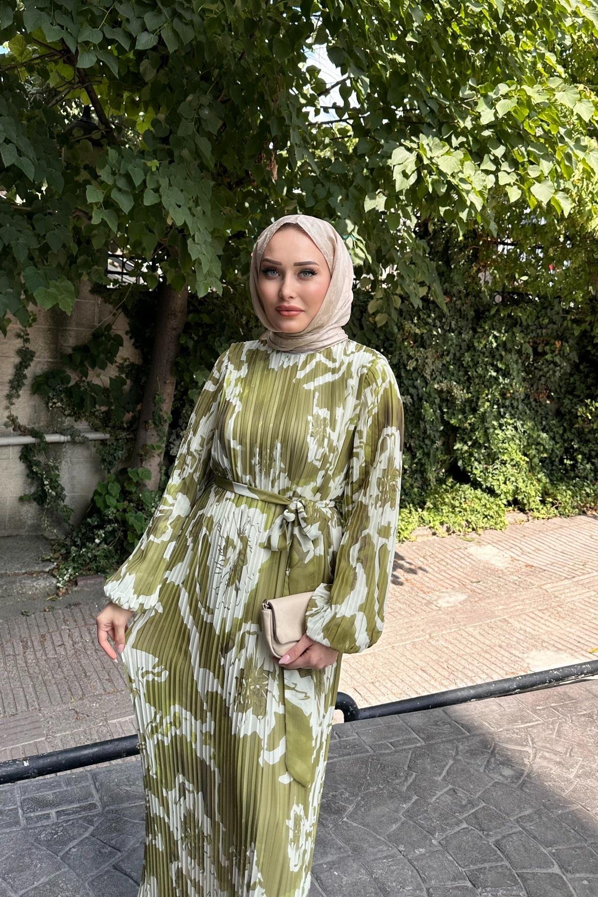 Çok Renkli Piliseli Elbise YEŞİL