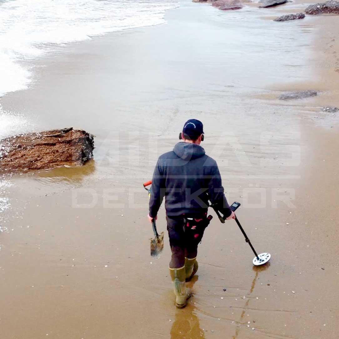 DEUS 2 - 24x13cm HF2 Başlıklı , Ana Kontrol Üniteli Dedektör