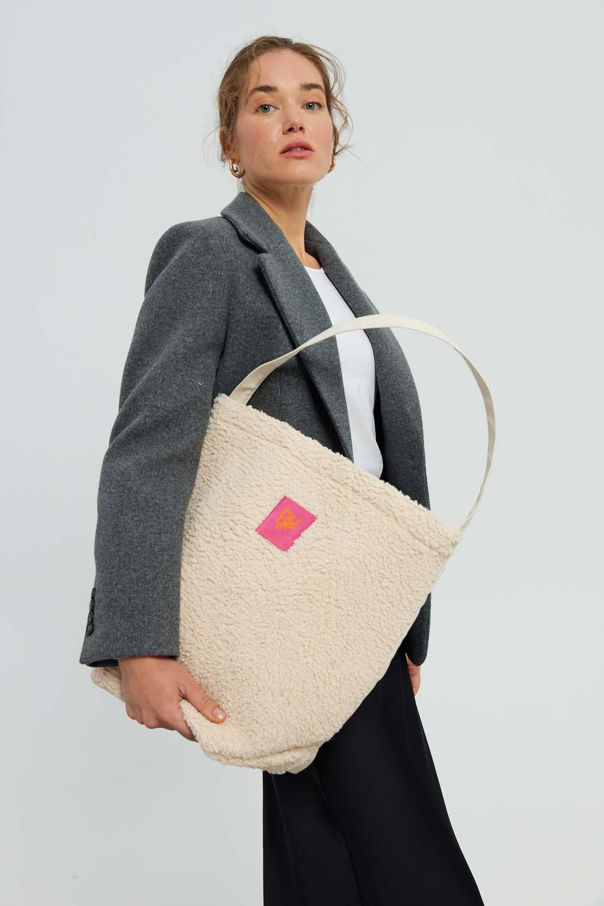 Huge Basket Bag Teddy Ecru